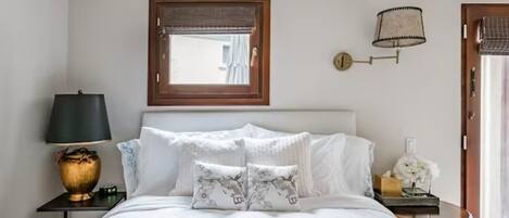 1 habitación, escritorio, tabla de planchar con plancha y wifi