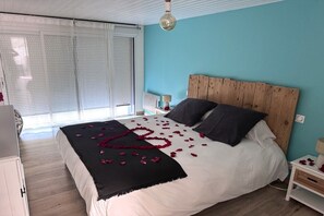 6 bedrooms, iron/ironing board, travel cot, free WiFi
