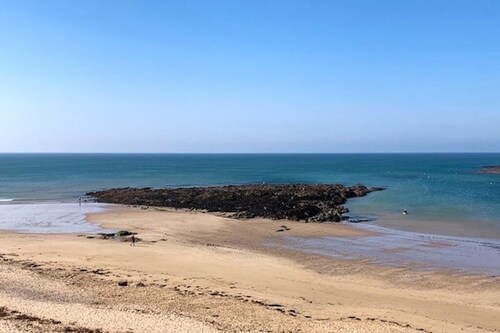 Villa Des Dunes, feet in the water!