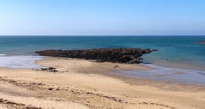 Villa Des Dunes, feet in the water!