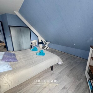 3 bedrooms, desk, iron/ironing board, travel cot