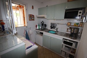 Fridge, microwave, dishwasher, cookware/dishes/utensils