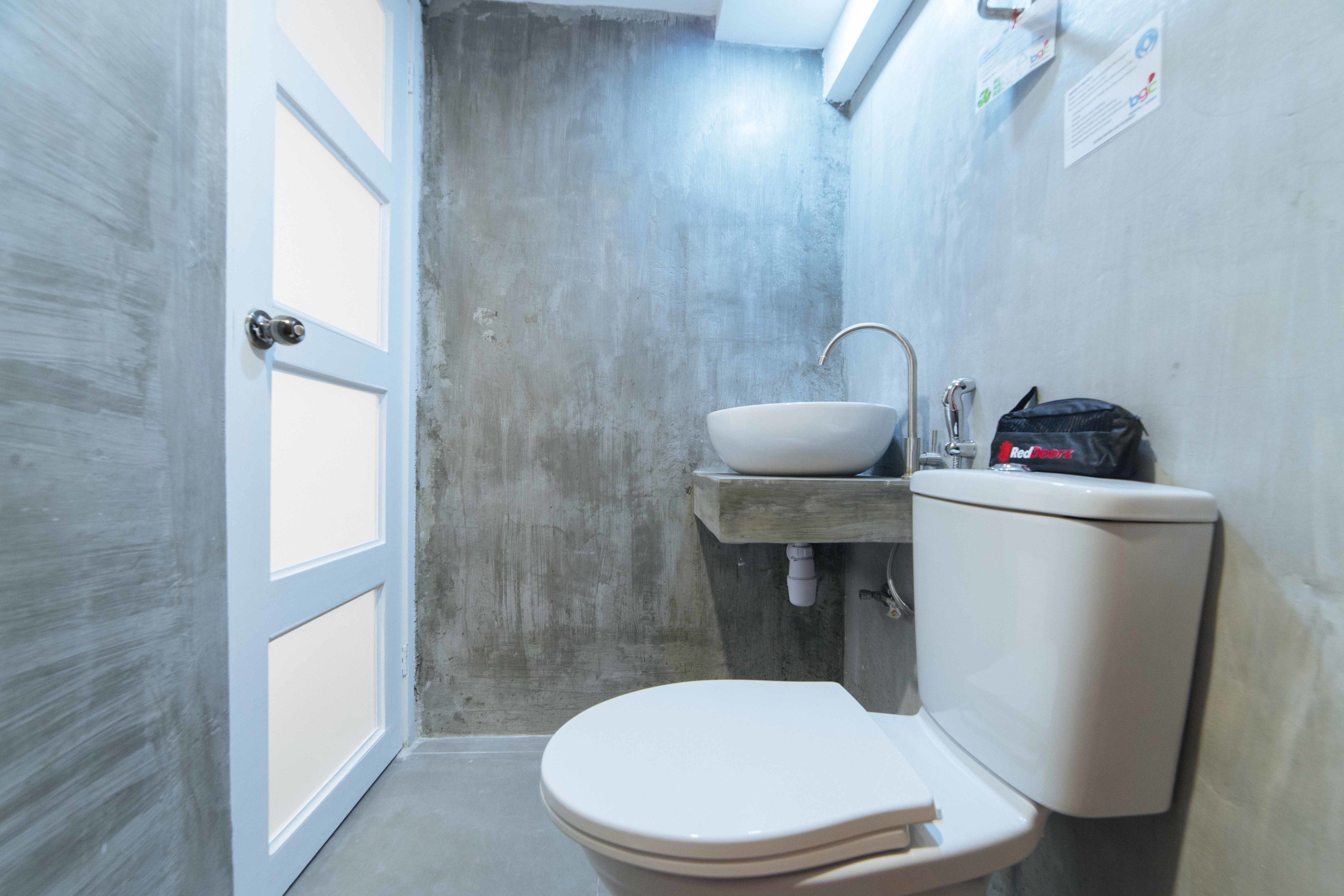 スタンダード ダブルルーム | バスルーム | シャワー、レインフォールシャワー、バスアメニティ (無料)、タオル