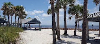Waterfront-canal/w/Gulf view-pets welcome-private dock for a fee.