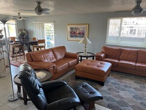 Smart TV - Waterfront-canal/w/Gulf view-pets welcome-private dock for a fee. (Hudson)