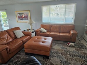 Smart TV - Waterfront-canal/w/Gulf view-pets welcome-private dock for a fee. (Hudson)