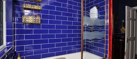 Shower, free toiletries, hair dryer, towels