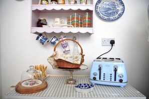 Full-sized fridge, microwave, oven, cookware/dishes/utensils - The Beauty Rooms (Liverpool)