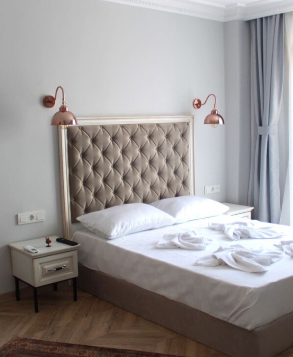 In-room safe, individually furnished, desk, soundproofing