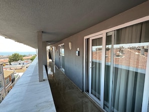 Penthouse phong cách cổ điển, quang cảnh biển | Hiên