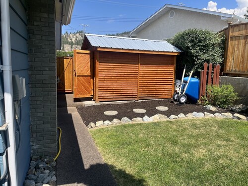 L Une maison - grande piscine et cour privée,