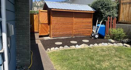 L Une maison - grande piscine et cour privée,