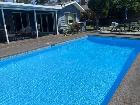Outdoor pool, a heated pool