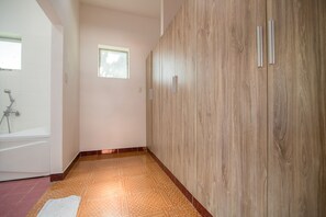 Sistema de insonorización, wifi gratis y ropa de cama 