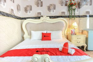 Deluxe Room - RedDoorz @ Cong Hoa Street (Ho Chi Minh City)