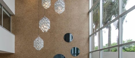 Área de estar no saguão