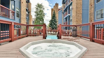 مغطس سبا خارجي