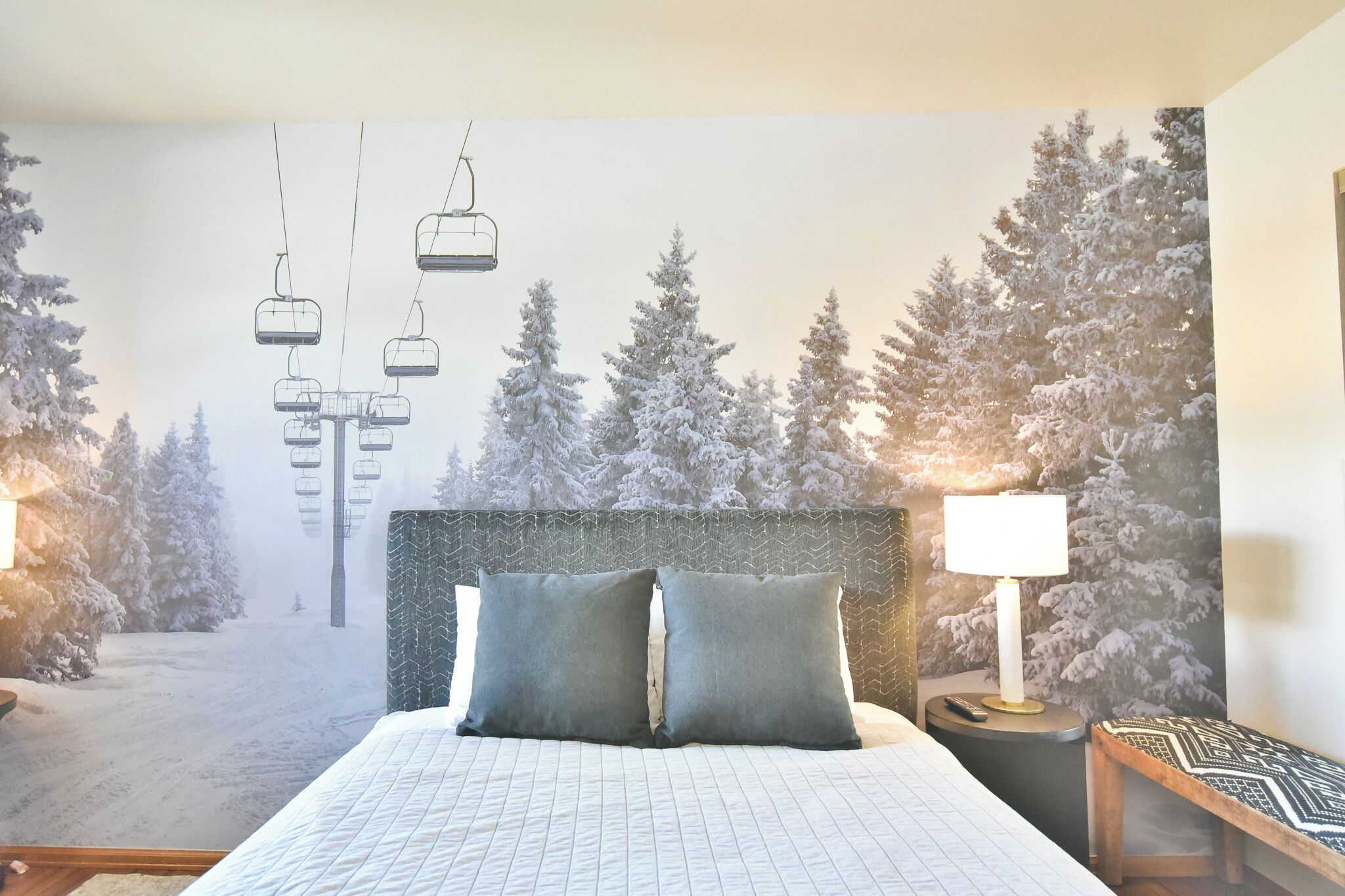 2 bedrooms, iron/ironing board, internet, bed sheets