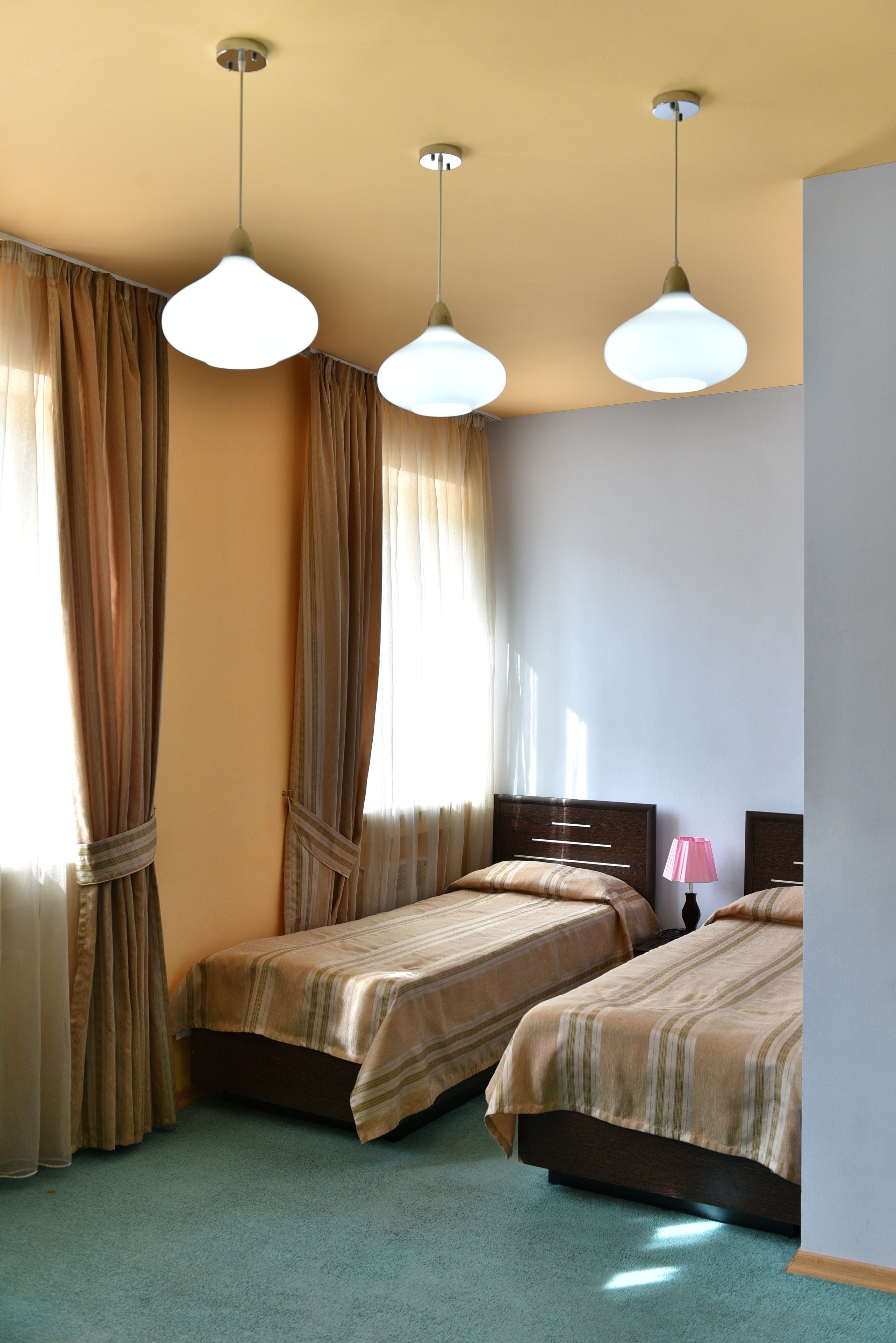 Chambre Standard Double ou avec lits jumeaux | Bureau, fer et planche à repasser, lits pliants/supplémentaires