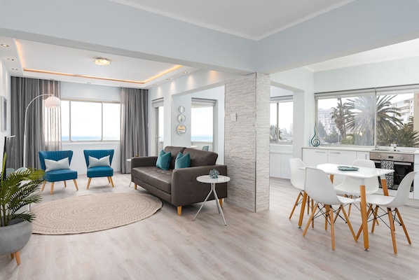 Premier Apartment, 2 Bedrooms | In-room dining