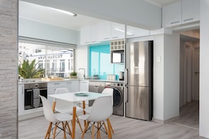 Premier Apartment, 2 Bedrooms | In-room dining