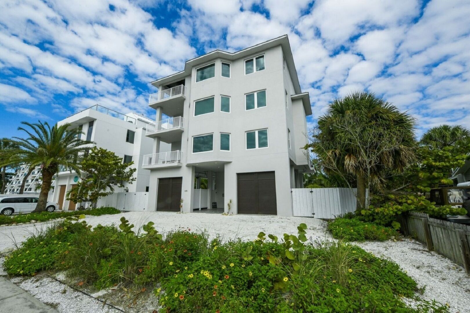 Stunning 3 Bedroom/ 2 Bath Town Home Across from Siesta Key Beach!