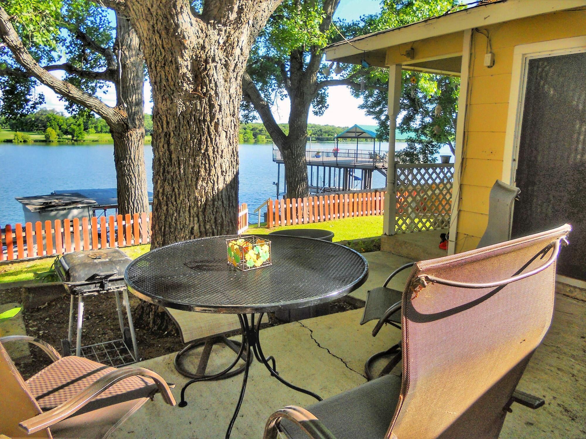 *WaterfrontHome**InstaworthySunsets**PetsWelcome*