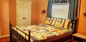 3 makuuhuonetta, silitysrauta/-lauta, Wi-Fi, vuodevaatteet