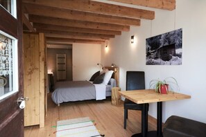 1 quarto, Wi-Fi de cortesia, roupa de cama