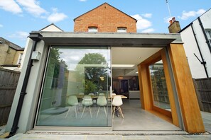 Outdoor dining - Fabulous Victorian House, 3 mins to tube + parking (London)