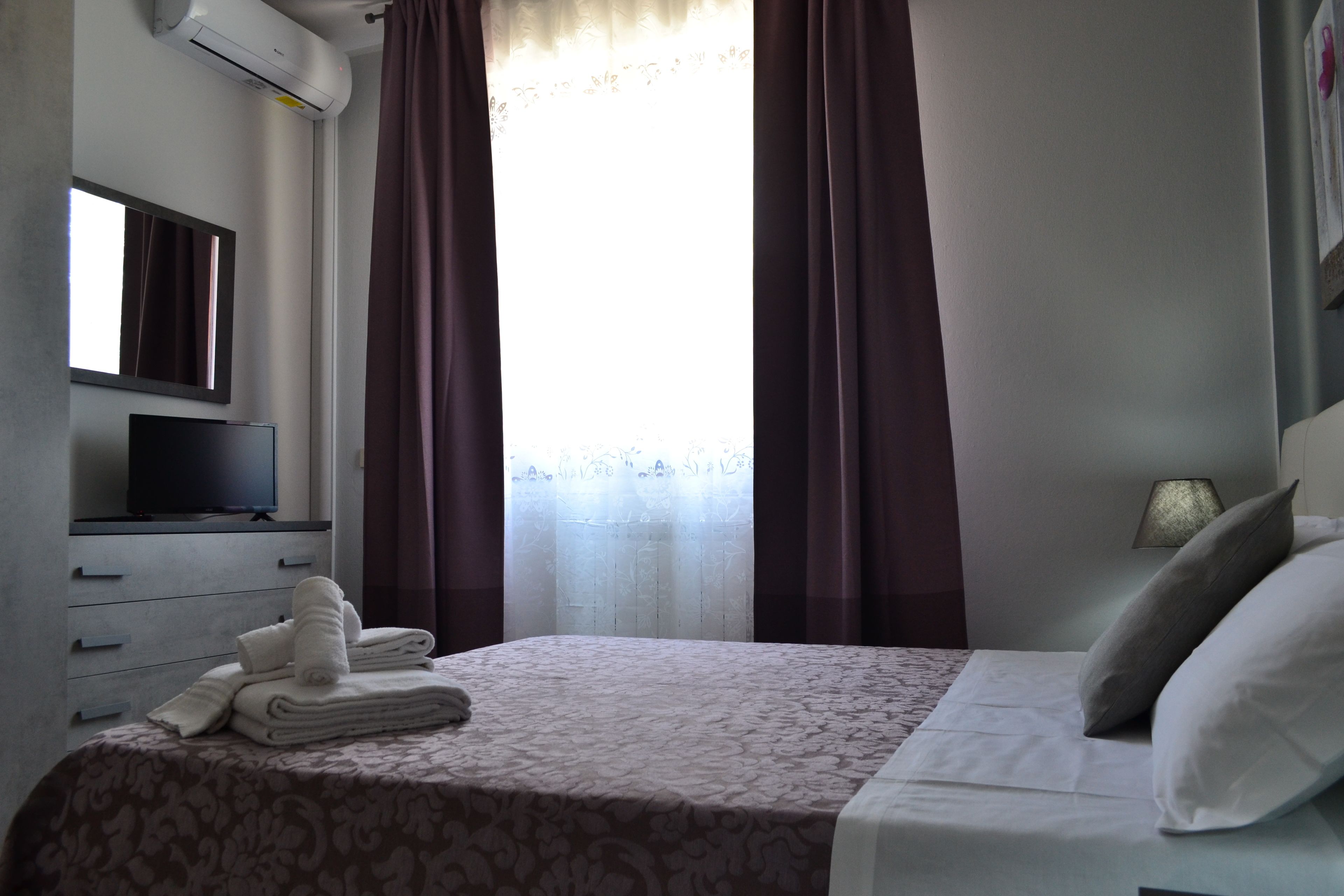 Ropa de cama de alta calidad, camas plegables/adicionales y wifi gratis 