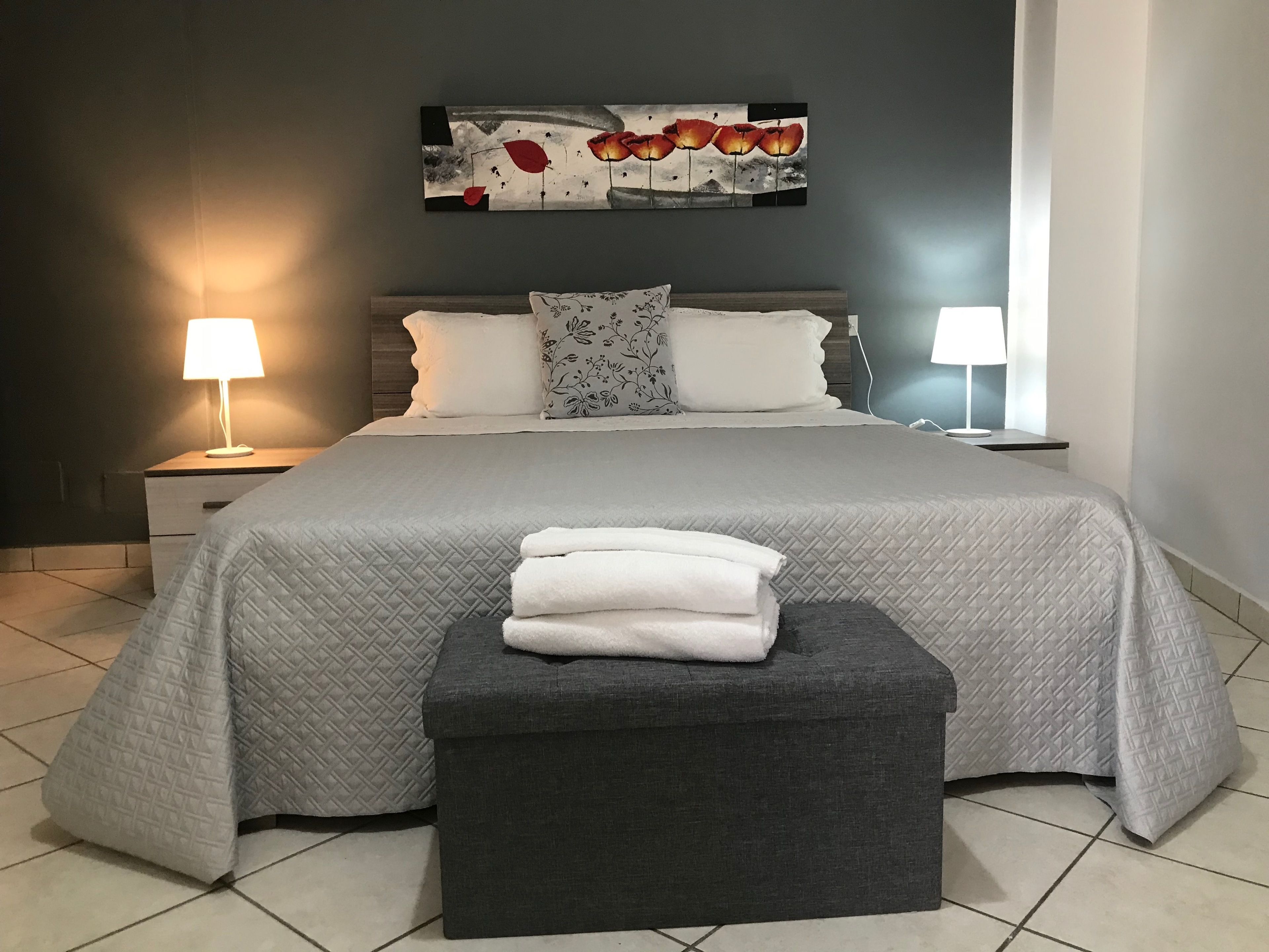 Ropa de cama de alta calidad, camas plegables/adicionales y wifi gratis 