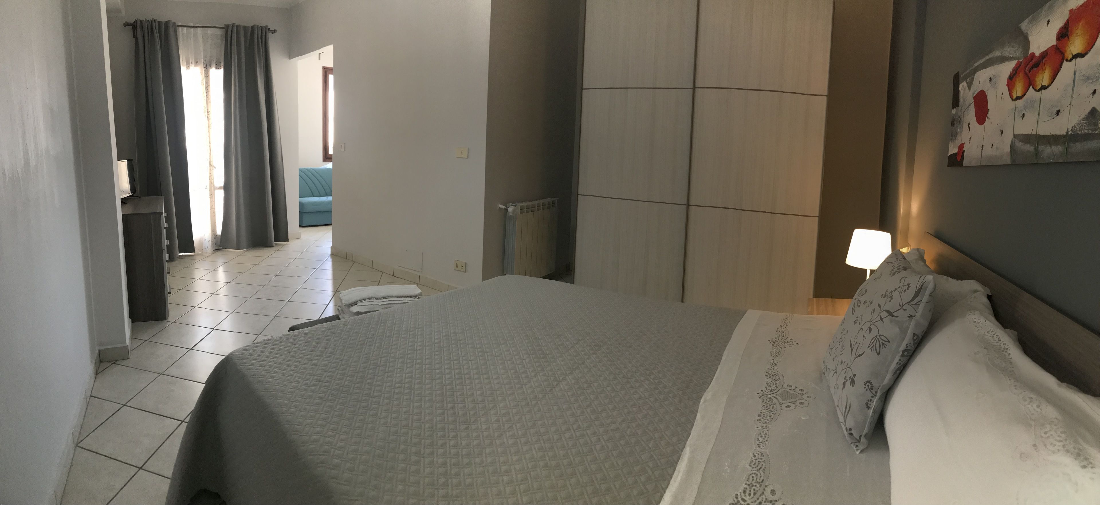 Ropa de cama de alta calidad, camas plegables/adicionales y wifi gratis 