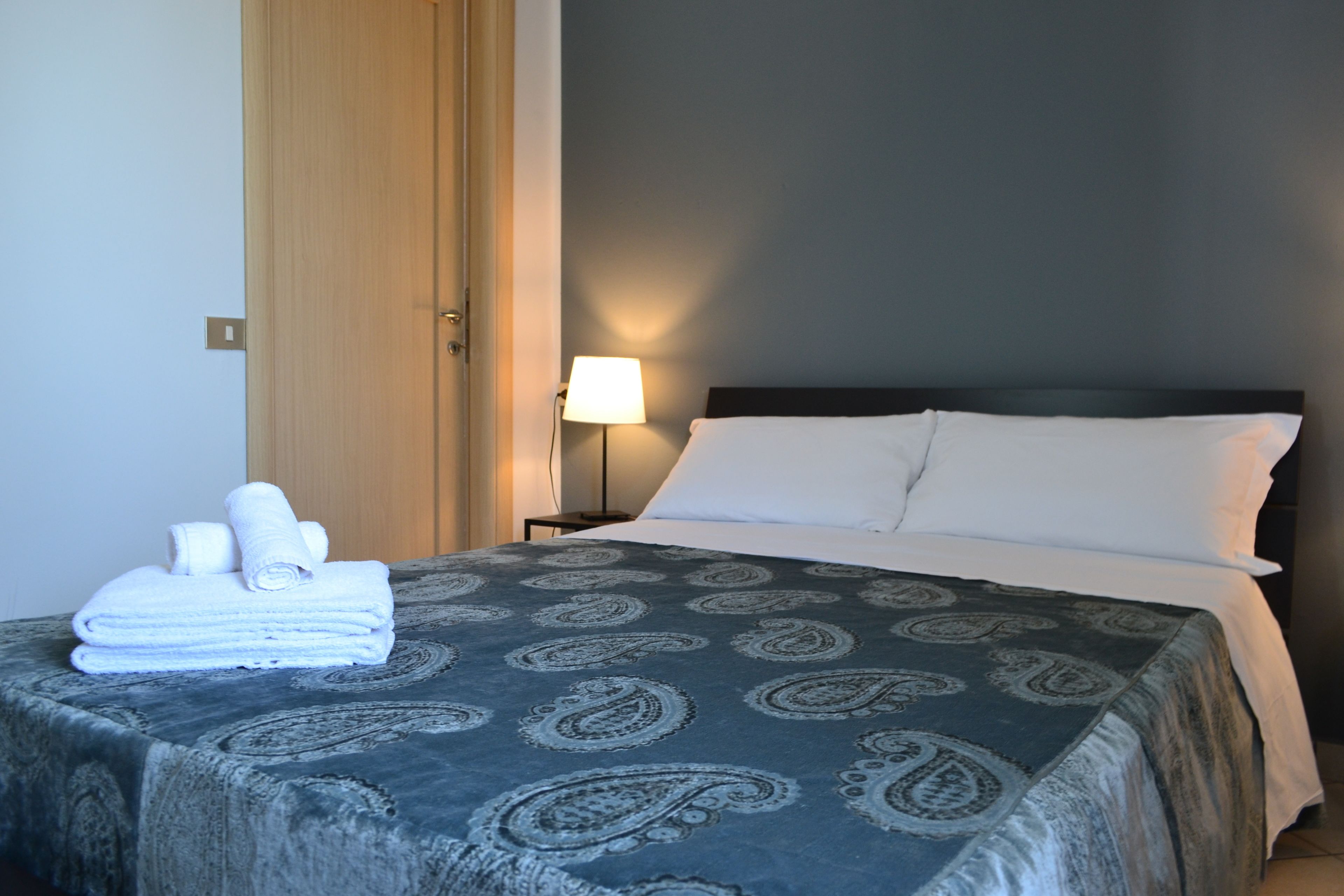 Ropa de cama de alta calidad, camas plegables/adicionales y wifi gratis 