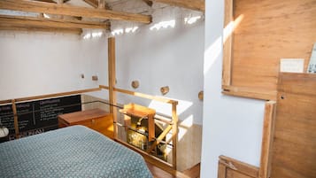 1 dormitorio, escritorio, tabla de planchar con plancha y wifi