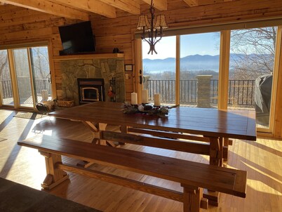 Don't Miss This View!!! Secluded Mountaintop Cabin- w/ Hot tub & Shuffleboard