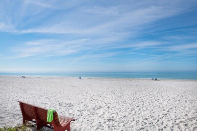 THE RITZ AT BAREFOOT BEACH INTERCOASTAL STAY