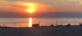 Quiet and cozy cottage, in town