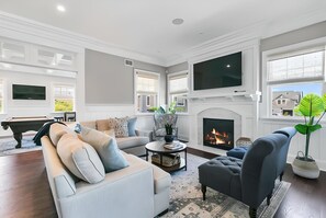 Smart TV, fireplace, books, music library