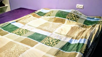 1 dormitorio, escritorio, wifi gratis y ropa de cama
