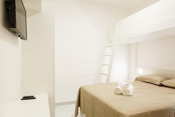 1 bedroom, desk, blackout drapes, free WiFi