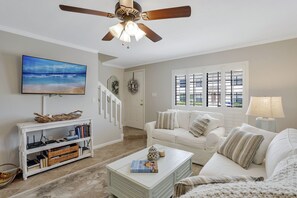 TV, table football - Relaxing Townhome Condo | Pool Near Family Park (Marco Island)