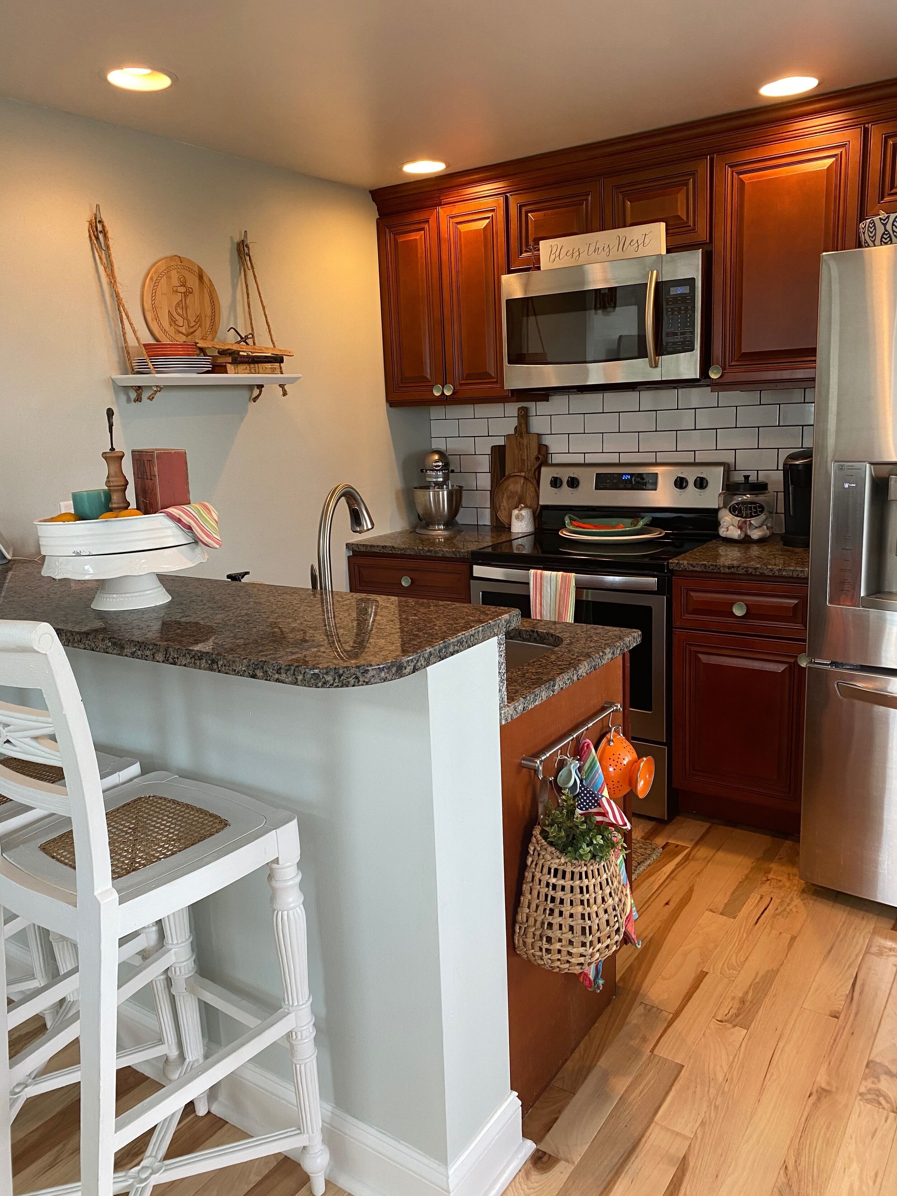 Réfrigérateur, micro-ondes, four, plaque de cuisson