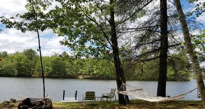 Riverside cottage on the water - private and pet friendly!