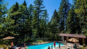 Inomhuspool och uppvÀrmd pool