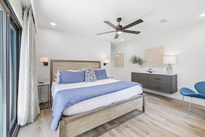 2 bedrooms, desk, iron/ironing board, free WiFi - Renovated Stylish Townhome, Walk to Blue Mountain Beach - 2 Bikes - `Mirasol Casita Del Mar #3' (Santa Rosa Beach)