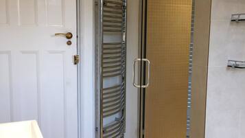 House, Private Bathroom, Garden View (3 Bedroom) | Bathroom | Towels