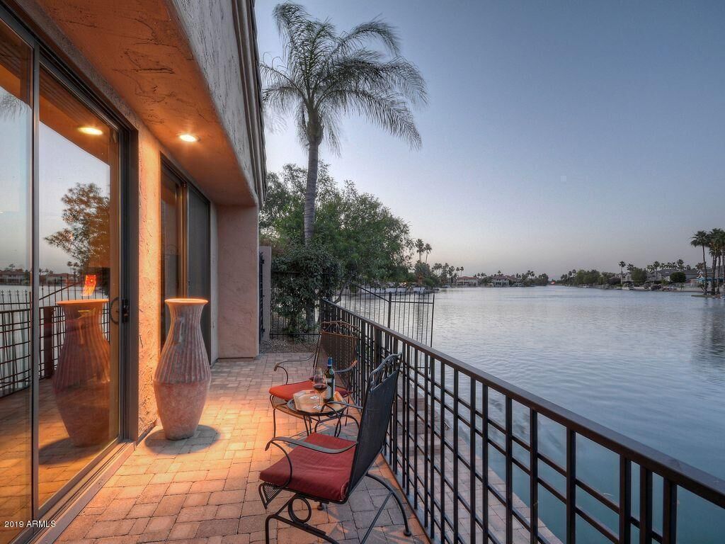 Gorgeous LAKE FRONT Retreat w/Boat & Kayaks