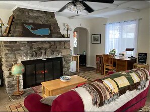 Smart TV, fireplace, foosball, books - Rented: Wilson, NY long-term rent.Niagara Falls, Wilson NY. Like ADK & The Cape! (Wilson)