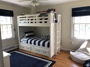 2 عدّة غرف نوم وواي فاي وملاءات أسرّة